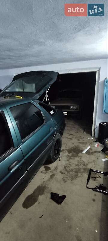 Седан Ford Escort 1997 в Черновцах