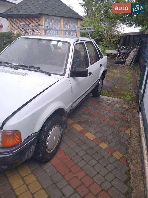 Хэтчбек Ford Escort 1987 в Самборе