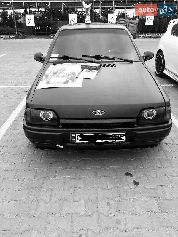 Хэтчбек Ford Escort 1987 в Черновцах