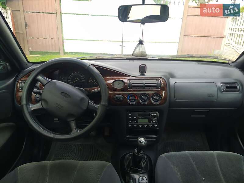 Хэтчбек Ford Escort 1995 в Ровно