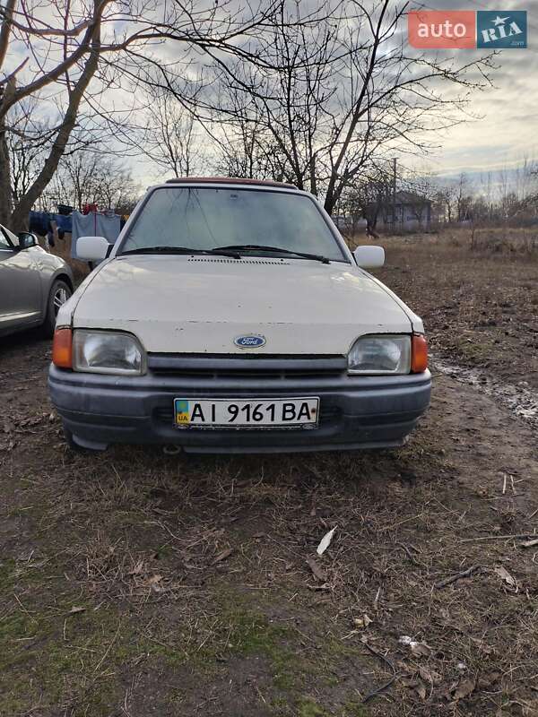 Хэтчбек Ford Escort 1989 в Черняхове