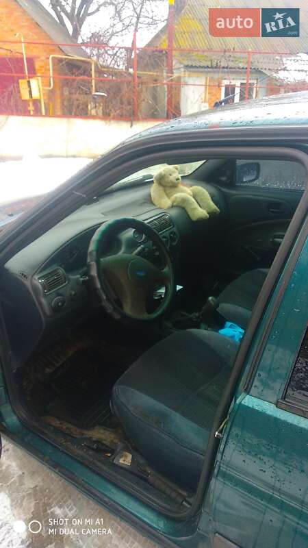 Хэтчбек Ford Escort 1997 в Липовце