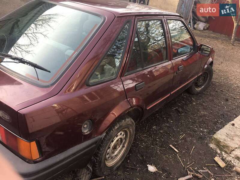 Хэтчбек Ford Escort 1989 в Новомосковске