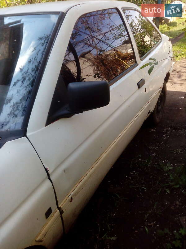 Хэтчбек Ford Escort 1994 в Городке фото 2 Хэтчбек Ford Escort 1994 в Городке