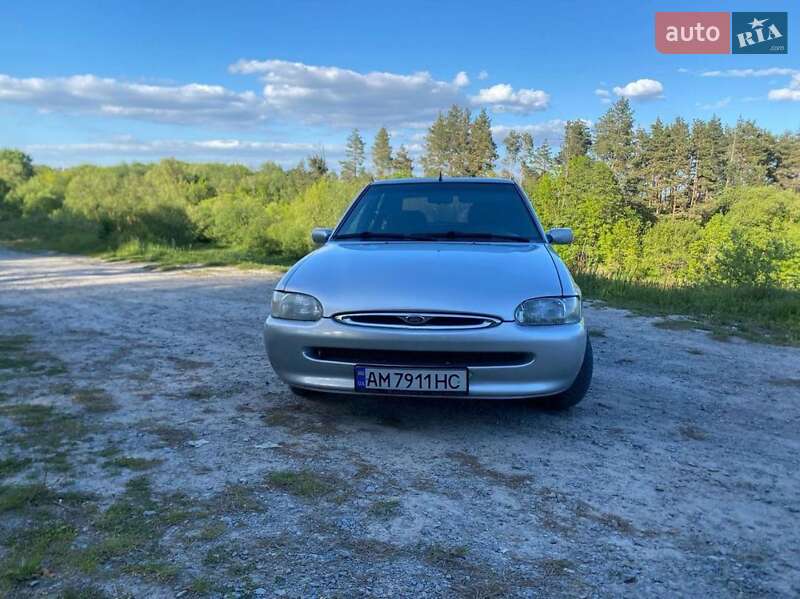 Хэтчбек Ford Escort 1996 в Звягеле