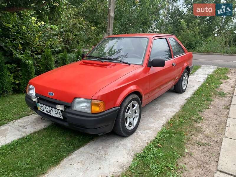 Хэтчбек Ford Escort 1987 в Хмельнике