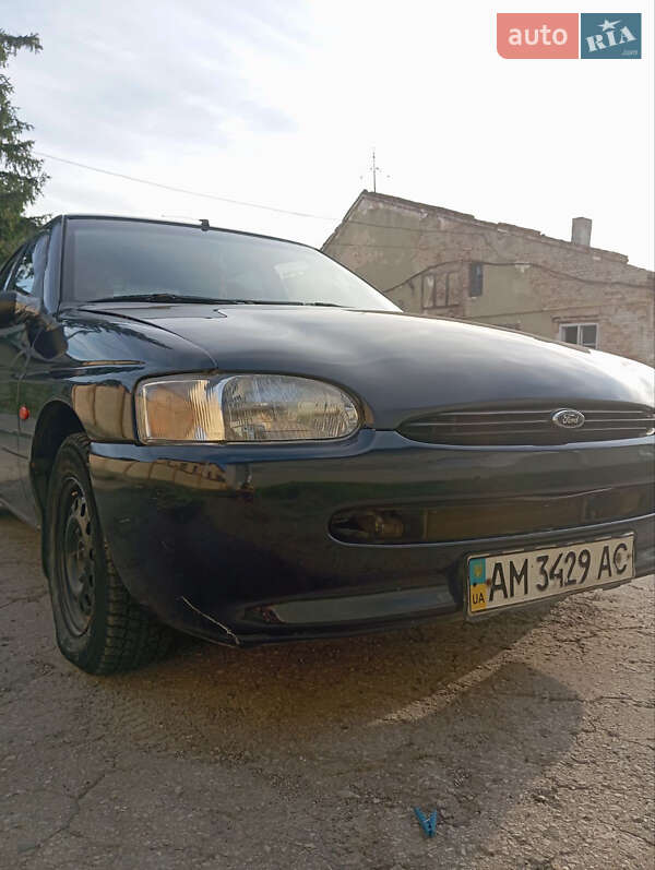 Седан Ford Escort 1997 в Болехове