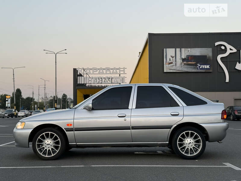 Хэтчбек Ford Escort 1997 в Киеве