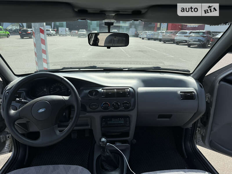 Хэтчбек Ford Escort 1997 в Киеве