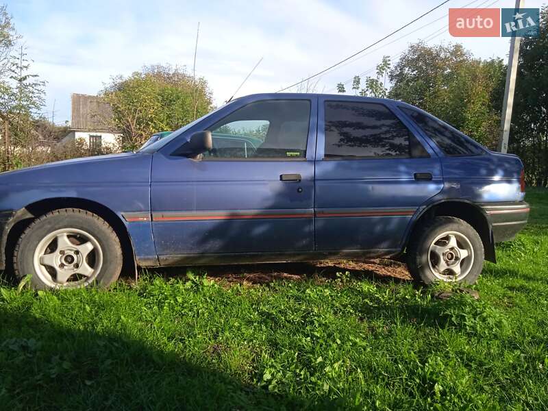 Хэтчбек Ford Escort 1990 в Полонном