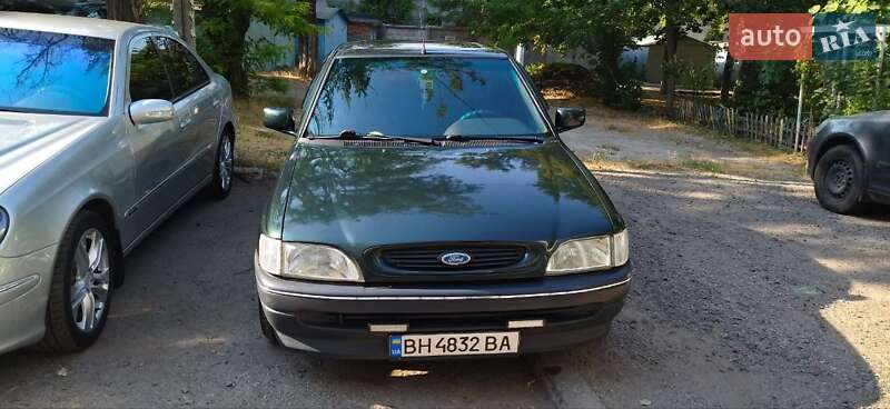 Хэтчбек Ford Escort 1993 в Одессе