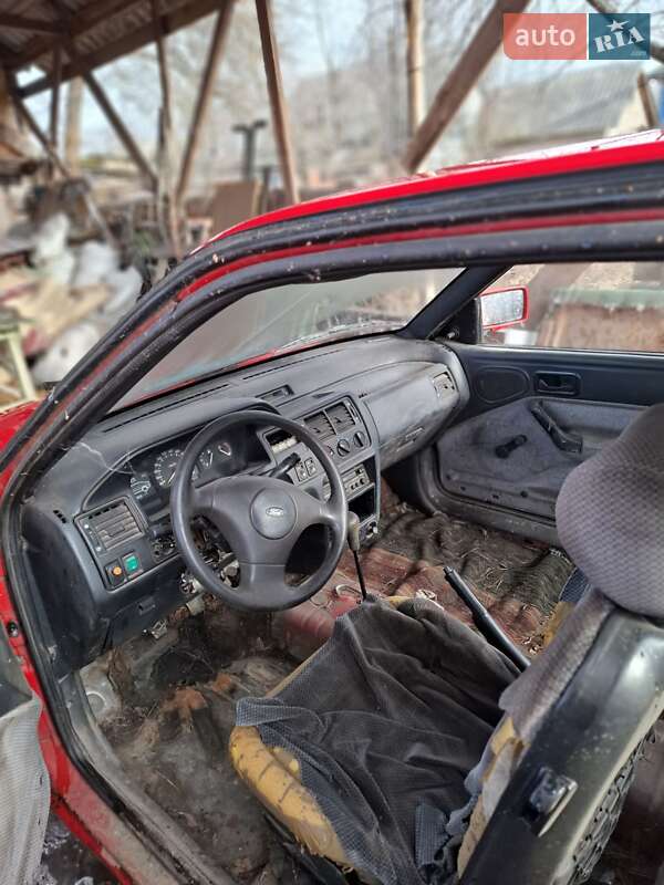 Хэтчбек Ford Escort 1992 в Золотоноше