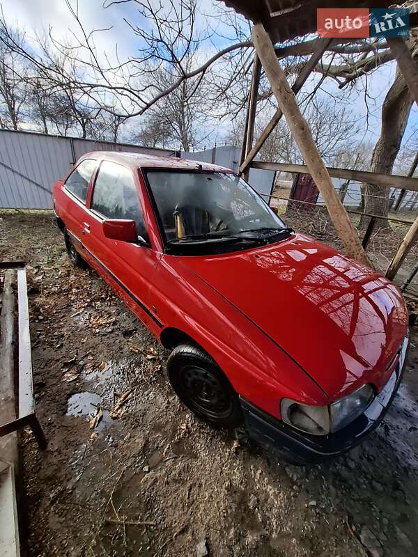 Хэтчбек Ford Escort 1992 в Золотоноше