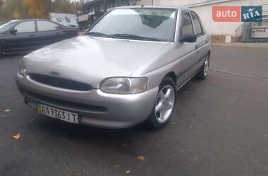 Хэтчбек Ford Escort 1995 в 