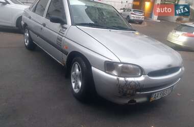 Хэтчбек Ford Escort 1995 в 