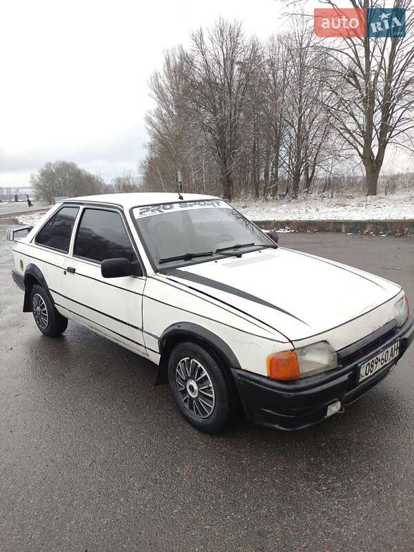 Хетчбек Ford Escort 1992 в Чуднові