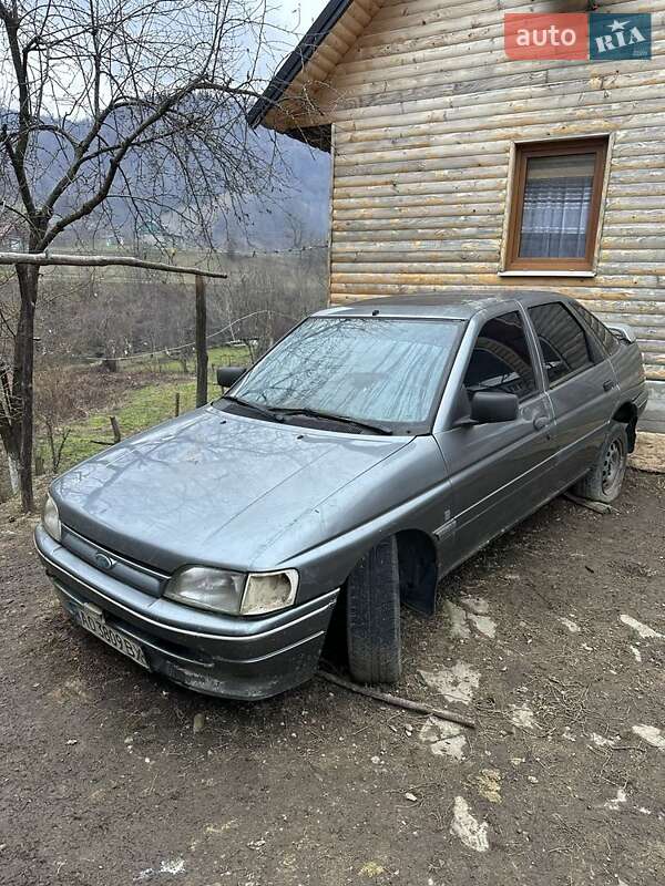 Хэтчбек Ford Escort 1991 в Хусте
