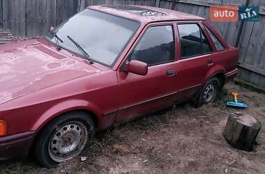 Хэтчбек Ford Escort 1988 в Макарове