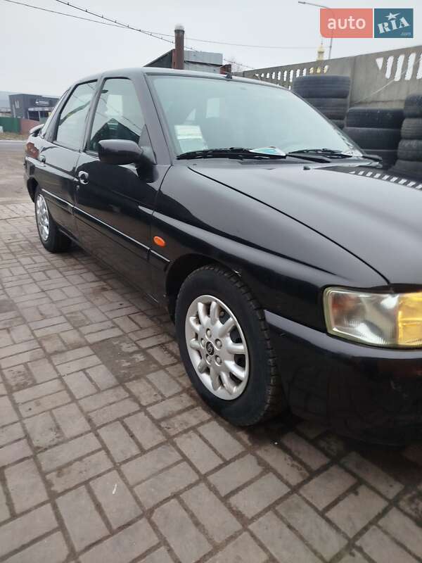 Хэтчбек Ford Escort 1995 в Луцке