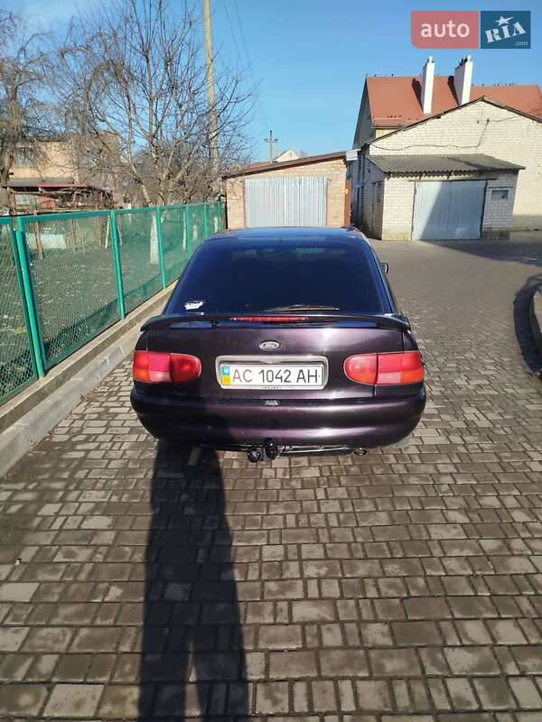 Хэтчбек Ford Escort 1995 в Луцке