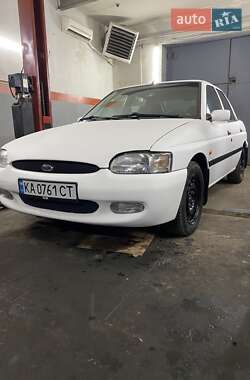 Хетчбек Ford Escort 2000 в Дніпрі