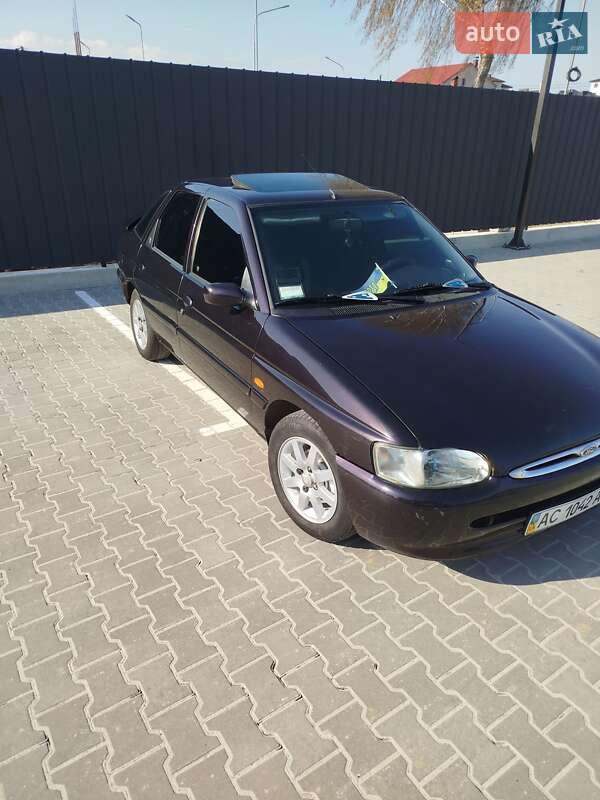 Хэтчбек Ford Escort 1995 в Луцке