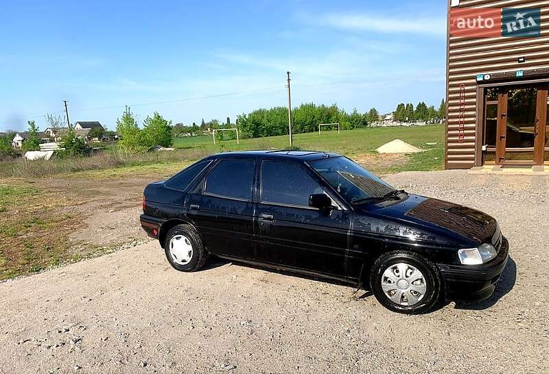 Хетчбек Ford Escort 1992 в 