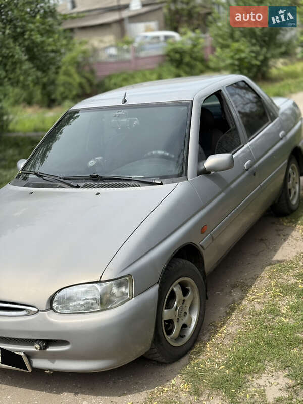 Седан Ford Escort 1996 в Мерефа