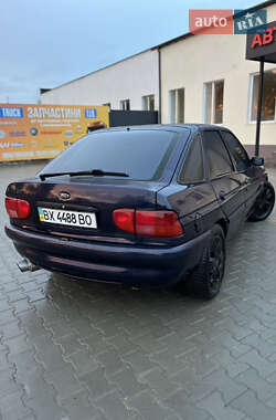 Хэтчбек Ford Escort 1996 в 