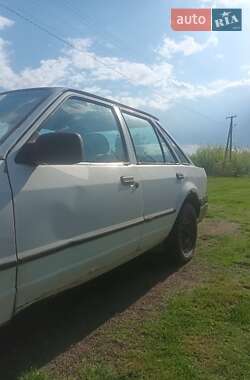 Хэтчбек Ford Escort 1987 в Олевске