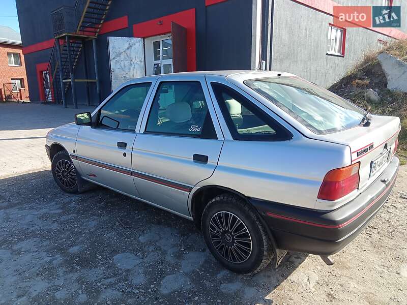 Лифтбек Ford Escort 1990 в Кременце
