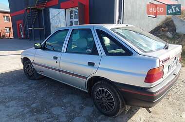 Лифтбек Ford Escort 1990 в 