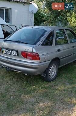 Ліфтбек Ford Escort 1992 в 
