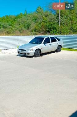 Хэтчбек Ford Escort 1998 в Дрогобыче