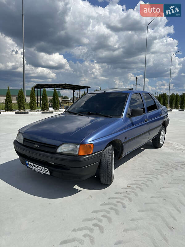 Хетчбек Ford Escort 1990 в Звягелі