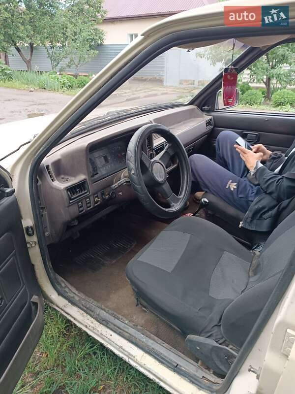 Хэтчбек Ford Escort 1983 в Синельниково