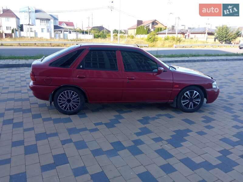 Хэтчбек Ford Escort 1998 в Виннице