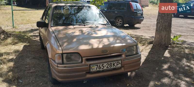 Хэтчбек Ford Escort 1987 в 