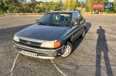 Хэтчбек Ford Escort 1991 в Каменском