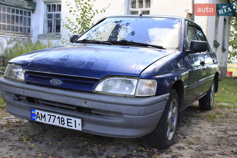 Хэтчбек Ford Escort 1991 в Коростышеве