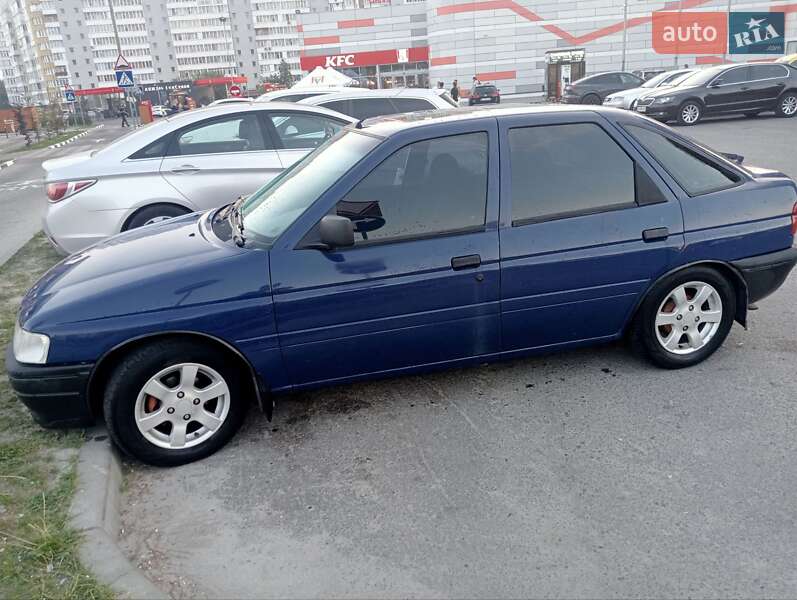 Хетчбек Ford Escort 1993 в Львові