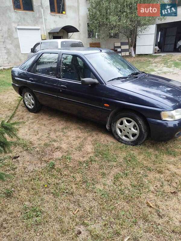 Хэтчбек Ford Escort 1996 в Черновцах