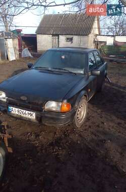 Хэтчбек Ford Escort 1988 в Березане