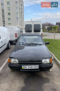 Хэтчбек Ford Escort 1990 в Ровно