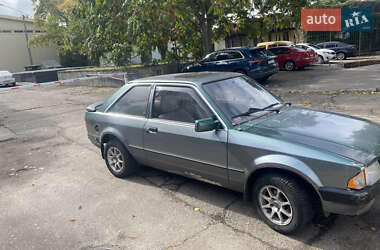 Хэтчбек Ford Escort 1982 в 