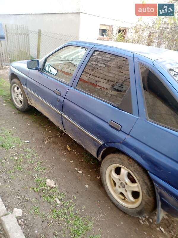 Хэтчбек Ford Escort 1991 в Тячеве фото 3 Хэтчбек Ford Escort 1991 в Тячеве