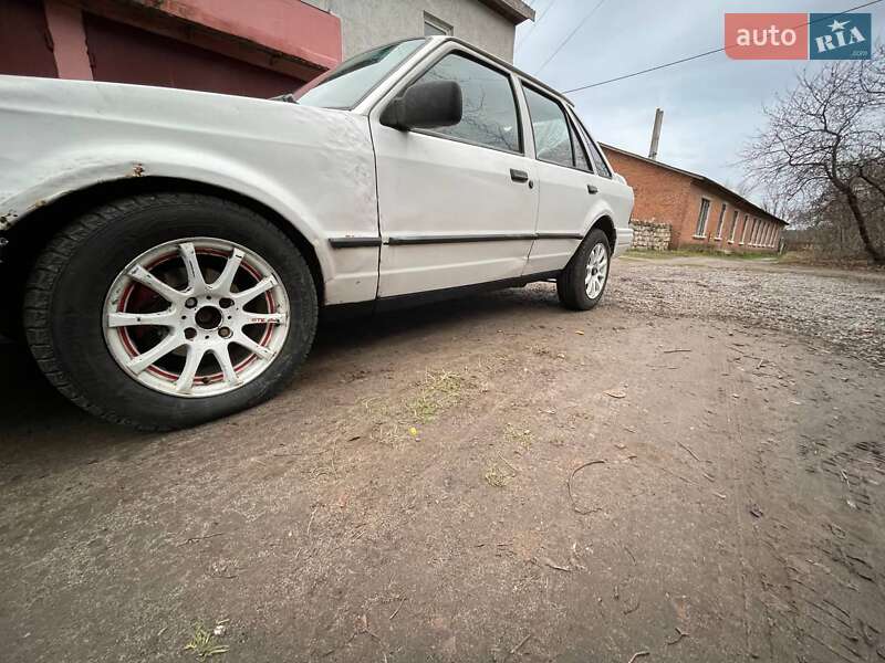Ліфтбек Ford Escort 1987 в Славуті