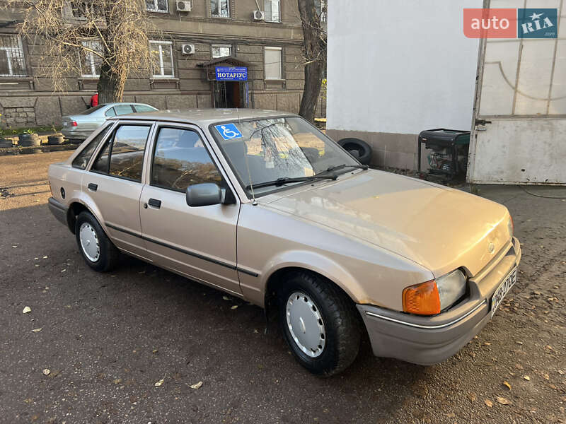 Хэтчбек Ford Escort 1987 в Одессе