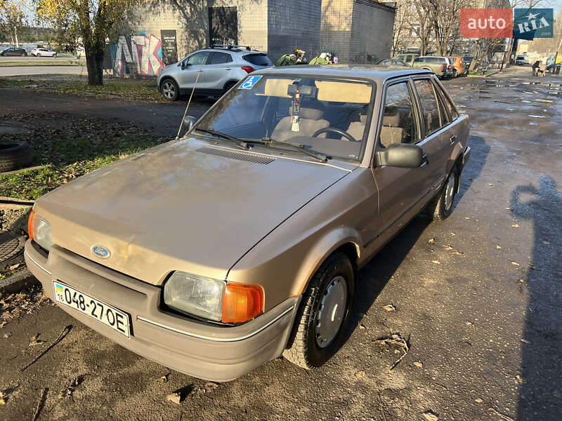Хэтчбек Ford Escort 1987 в Одессе