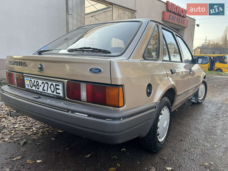 Хэтчбек Ford Escort 1987 в Одессе